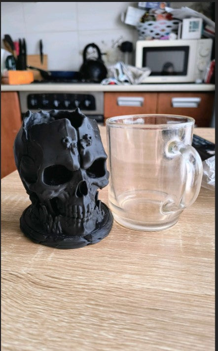 Black Skull Pen Holder – Bold Desk Organizer for Creators & Collectors