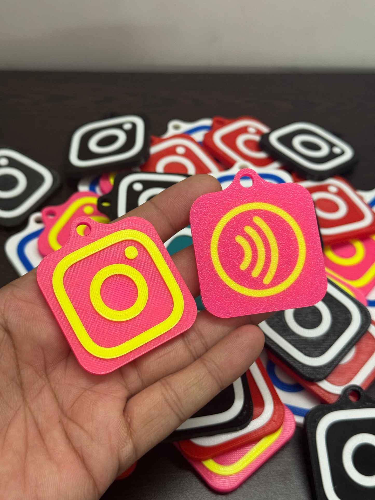 SMART NFC Instagram Keychain | Tap to Share Your Profile | 9 Colours