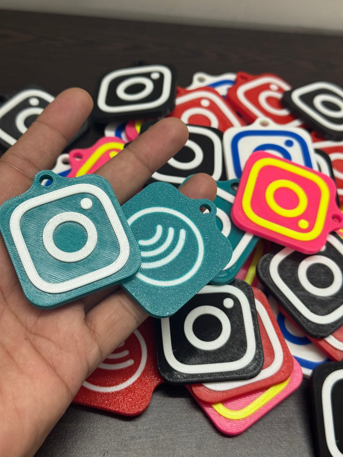 SMART NFC Instagram Keychain | Tap to Share Your Profile | 9 Colours