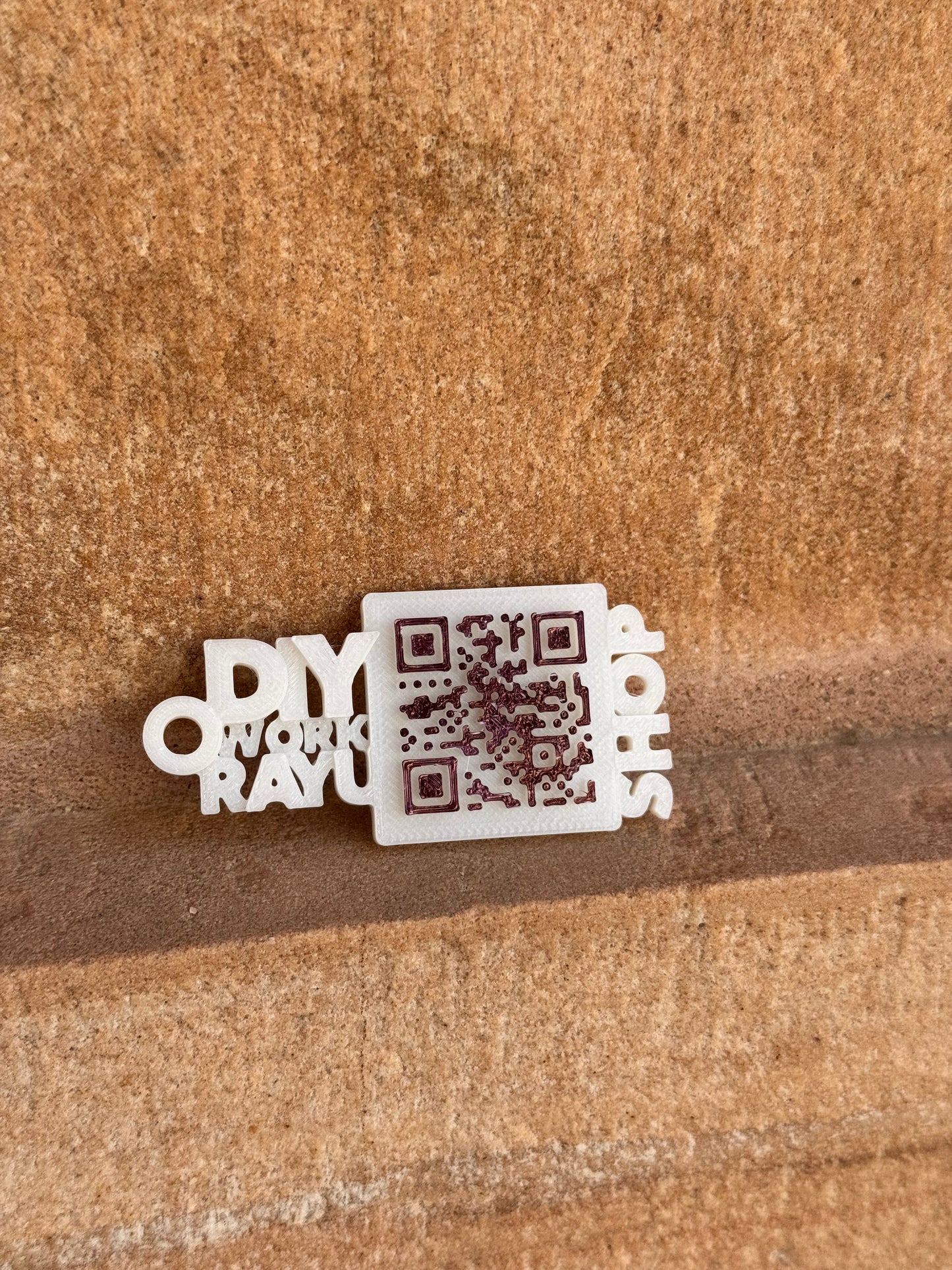 100 Custom QR Keychains - WHITE BLACK – Scan & Connect Instantly