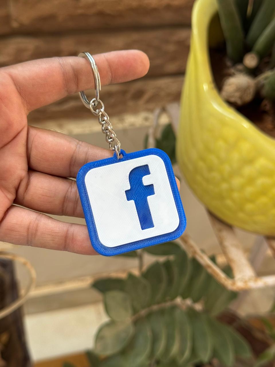 SMART NFC Facebook Keychain – Tap to Share Your Facebook