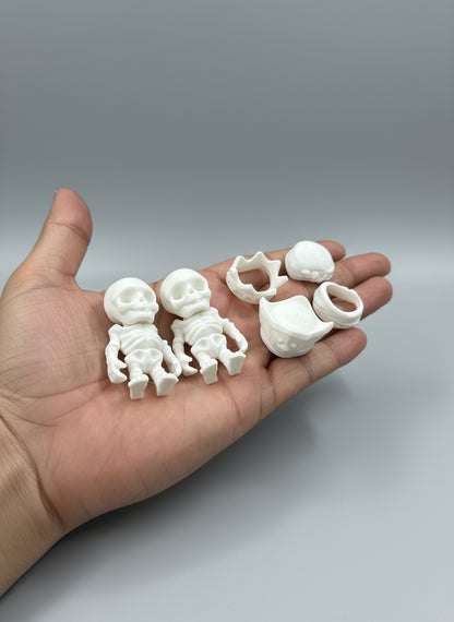 2 Baby Skeletons + 4 Swappable Pirate Hats